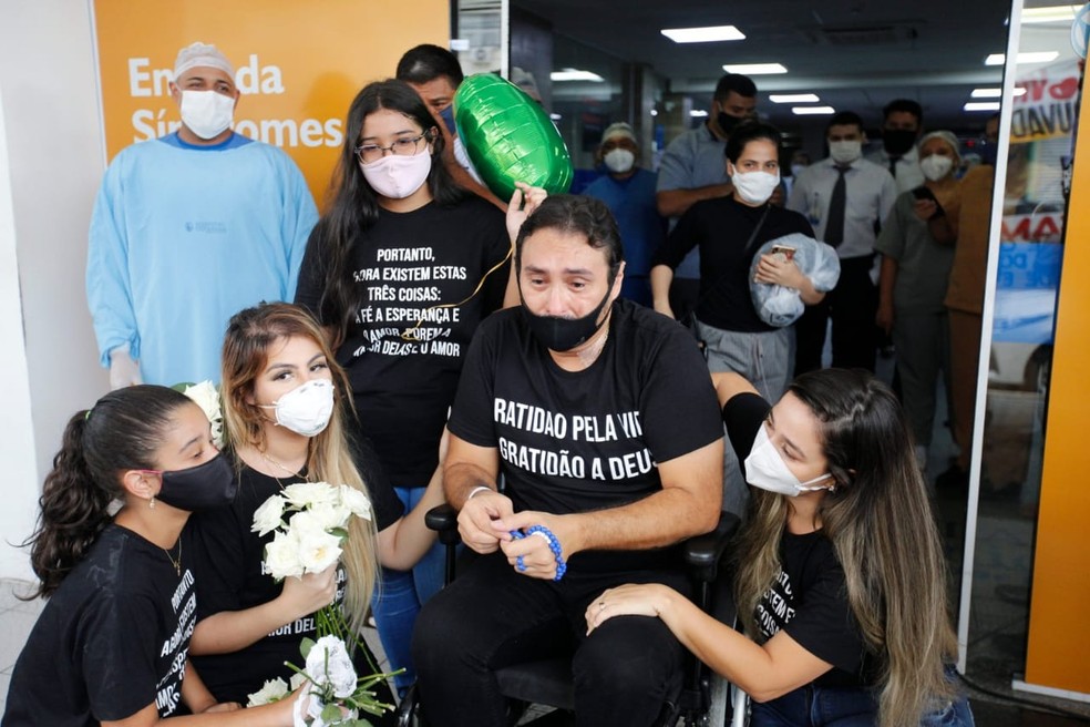 Vicente Nery recebe alta após ficar internado com Covid-19 em Fortaleza. — Foto: Kid Junior/SVM