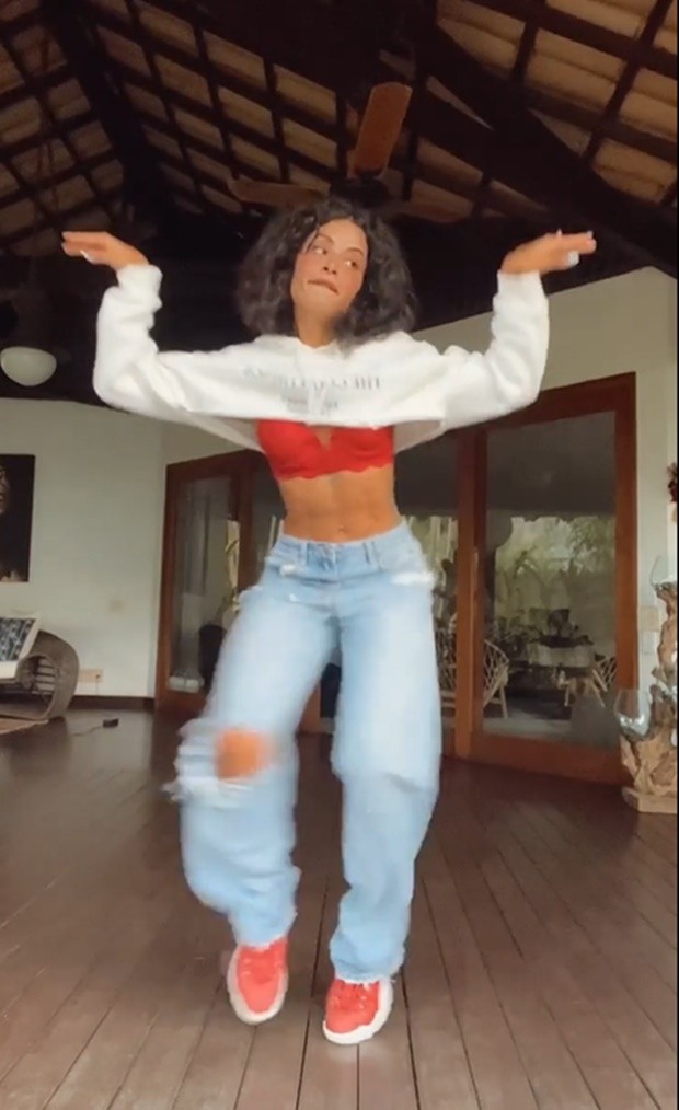 Aline Campos encantou seguidores ao compartilhar vídeo dançando (Foto: Reprodução/Instagram)