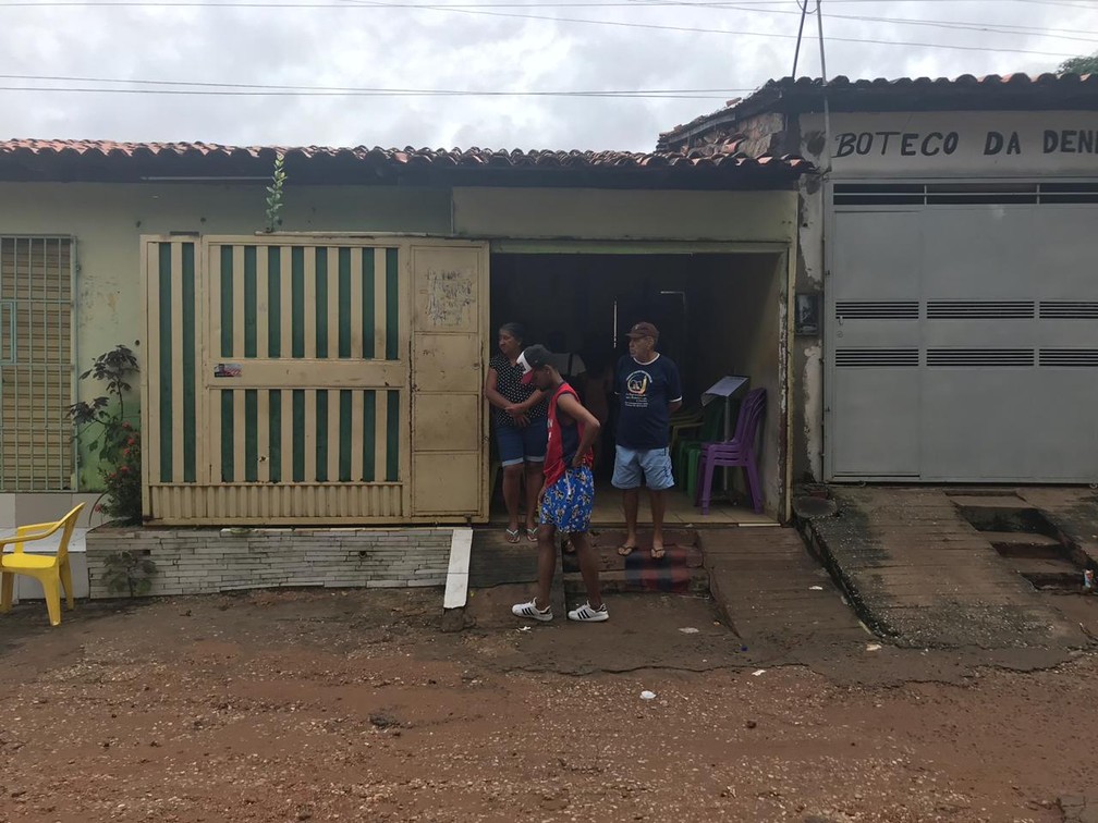 VelÃ³rio do pequeno Josiel, de 4 anos, aconteceu ainda na manhÃ£ desta sexta-feira (5), na Zona Sul de Teresina â Foto: Lorena Linhares/ G1 PI