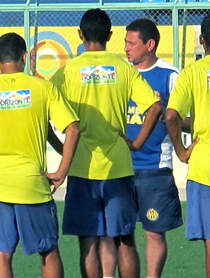 Roberto Carlos técnico do Horizonte (Foto: Daniel Romeu / Globoesporte.com)