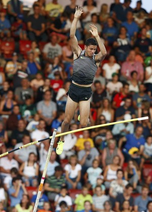 Thiago Braz salto com vara diamond league zurique (Foto: Reuters)