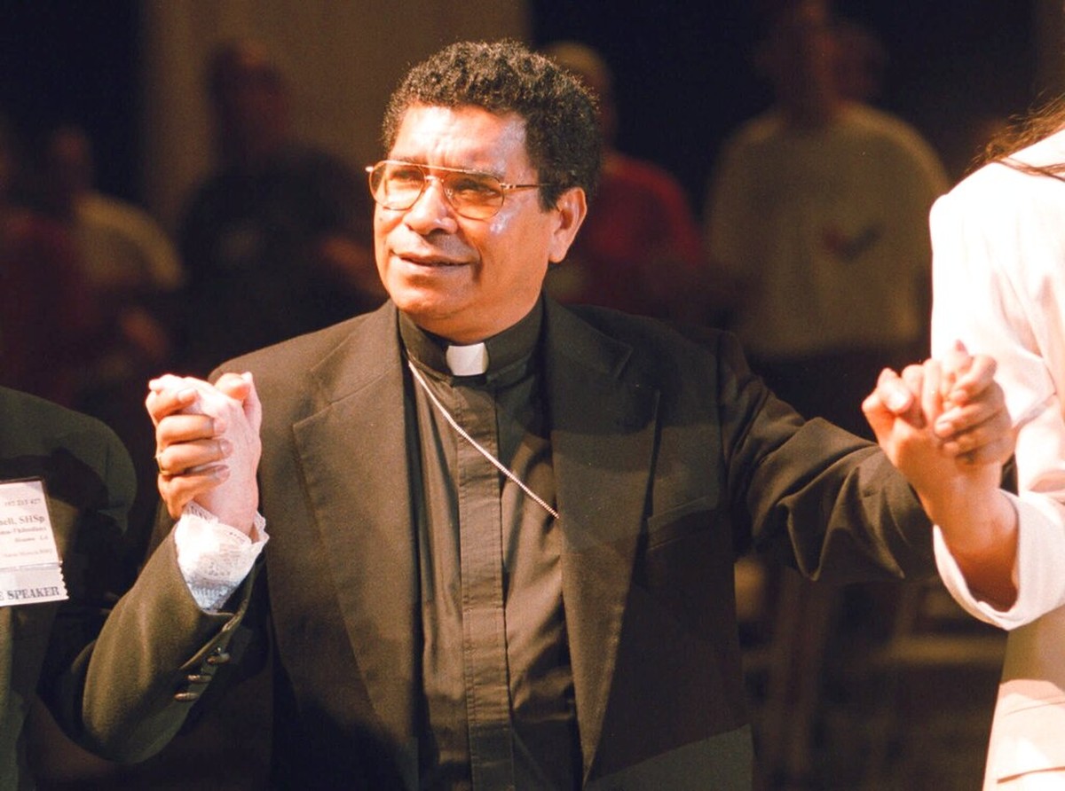 Obispo ganador del Premio Nobel de la Paz en 1996 sancionado por el Vaticano por acusaciones de abuso infantil |  Globalismo