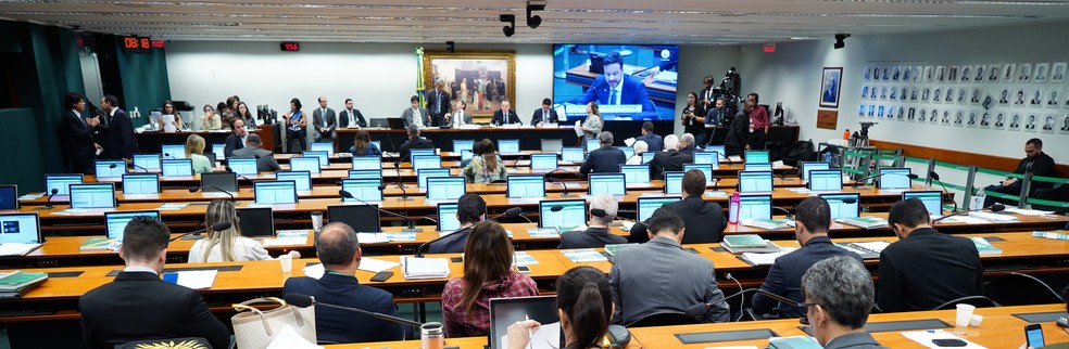 Deputados reunidos na sessÃ£o da comissÃ£o especial da reforma da PrevidÃªncia na manhÃ£ desta quarta-feira (19) â€” Foto: Pablo Valadares/CÃ¢mara dos Deputados