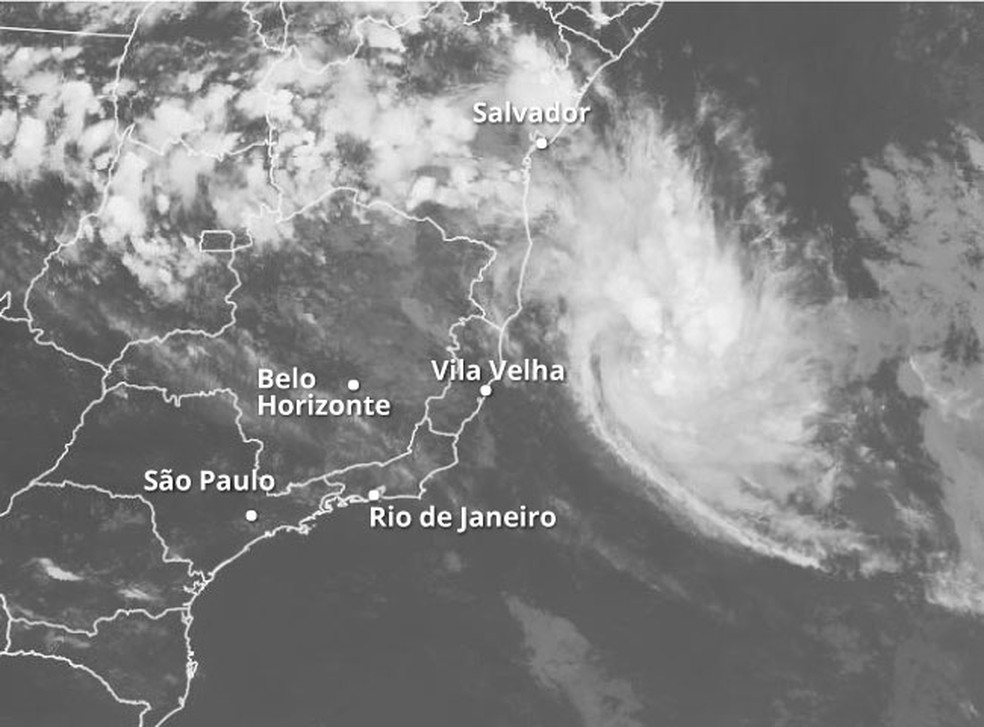 Imagem mostra tempestade tropical prÃ³xima Ã  costa brasileira â?? Foto: Rodrigo Cunha/Arte G1/Climatempo