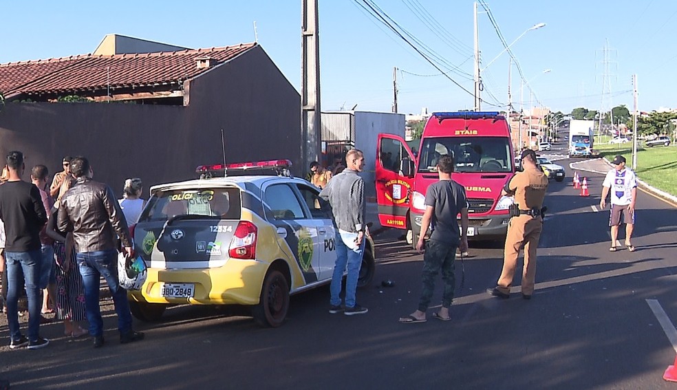 Motociclista morre após bater em poste, em Londrina
