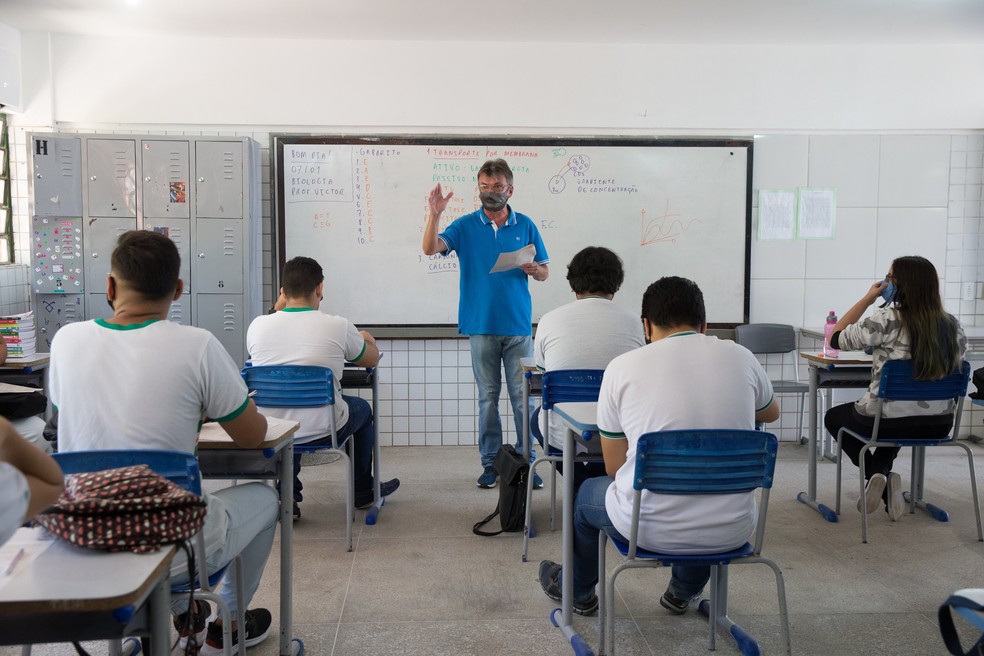 Valores são destinados a professores que atuaram na rede estadual entre 1998 e 2006 — Foto: Fabiane de Paula/SVM