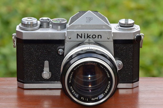 Exemplar da primeira geração da Nikon F, fabricada em 1959  (Foto: Wikipedia)