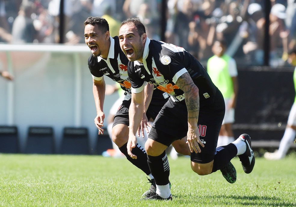 Bruno César marcou de falta na vitória vascaína sobre o Fluminense em São Januário — Foto: Andre Durão/GloboEsporte.com