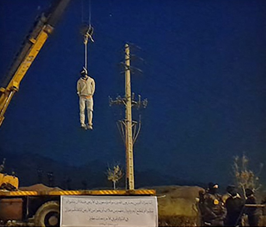 Ativista Majid Reza Rahnavard foi executado no Irã por participação nos protestos contra o governo após a morte da jovem Mahsa Amini.