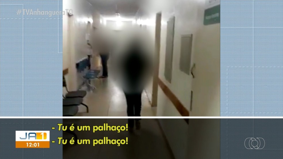 Funcionária chama paciente de palhaço — Foto: Reprodução/TV Anhanguera