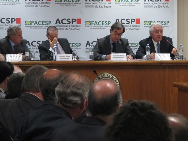 O ministro Guilherme Afif Domingos, em palestra nesta segunda-feira (4) (Foto: Fabiola Glenia/G1)