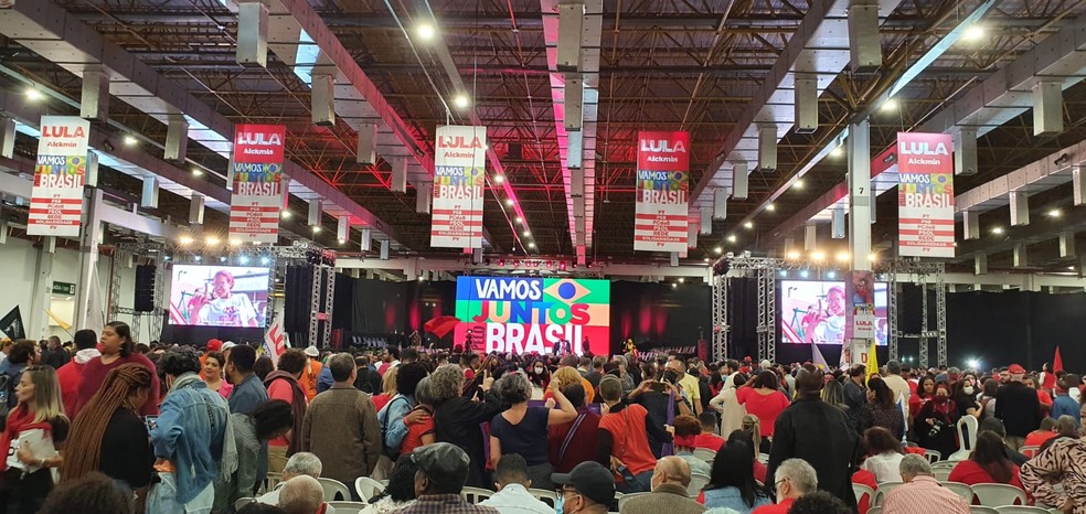 Lideranças políticas e apoiadores se reúnem para o lançamento da chapa Lula-Alckmin em São Paulo — Foto: Marina Pinhoni/g1