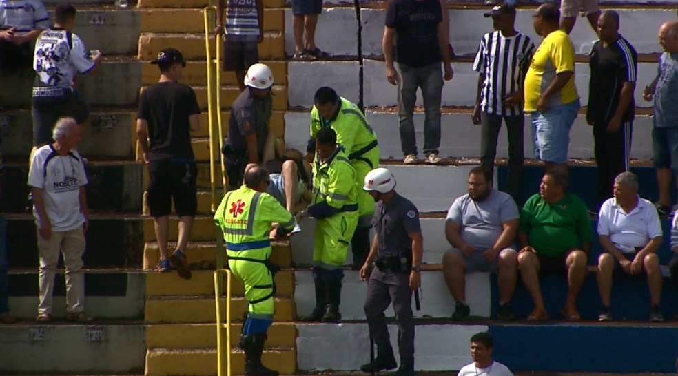 Torcedor Comercial foi atendido pelo Resgate no estÃ¡dio Palma Travassos (Foto: Valdinei Malaguti / EPTV)