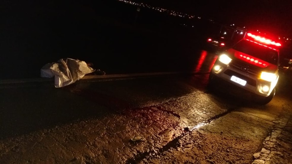 Homem é atropelado em rodovia de Alagoas — Foto: Divulgação/BPRV-AL 