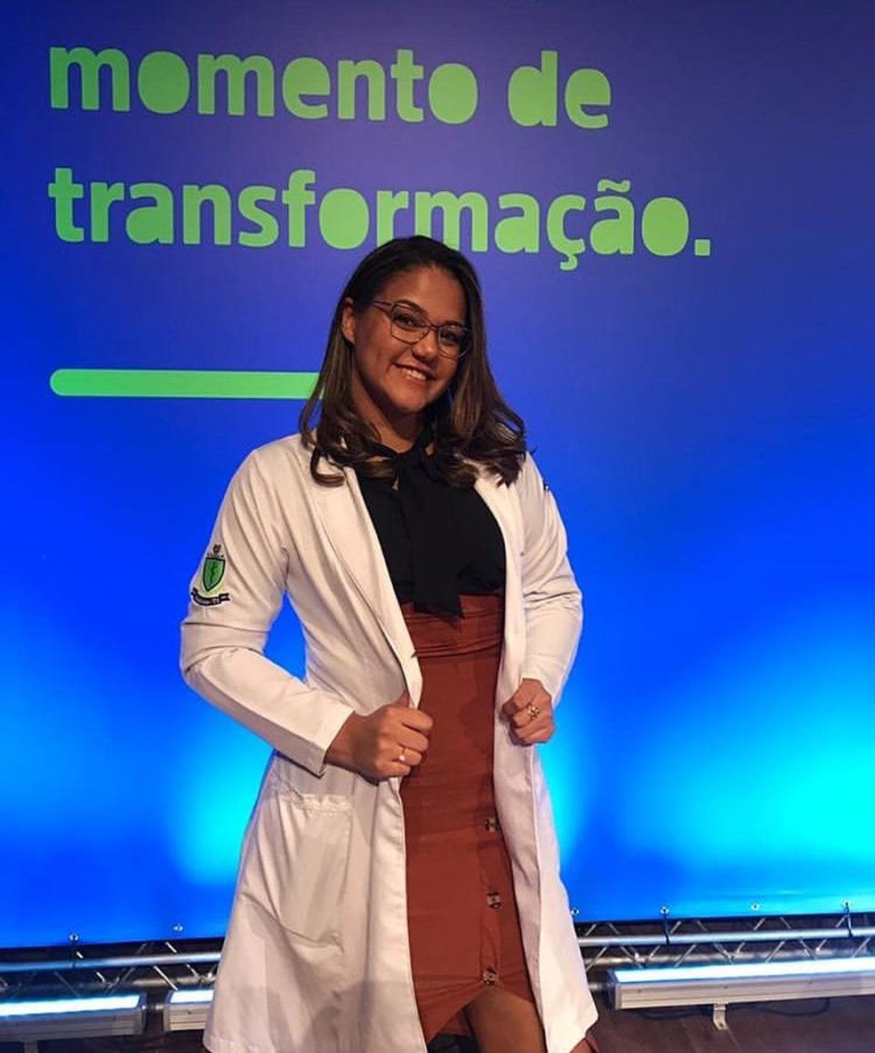 Barbara vende doces para arcar custos de materiais de faculdade de medicina e realizar sonho em Cubat&atilde;o (SP) &mdash; Foto: Arquivo pessoal