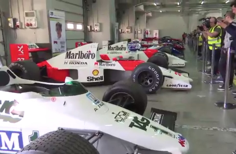 Ayrton Senna E Homenageado No Autodromo De Imola Onde Sofreu Acidente Fatal Ha 25 Anos Formula 1 Ge