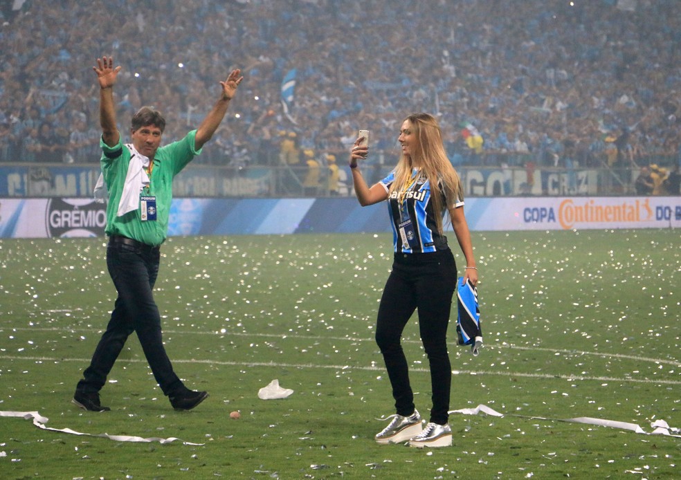 Renato e Carol Portaluppi após conquista da Copa do Brasil (Foto: Diego Guichard)