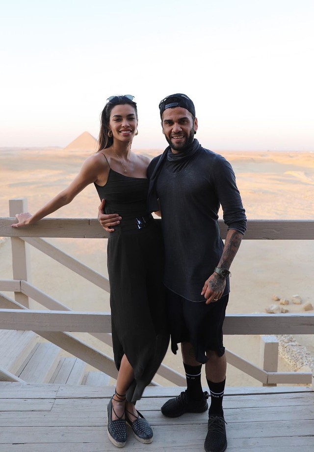 Daniel Alves e Joana Sanz no Egito (Foto: Reprodução/Instagram)