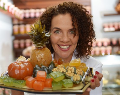 Empreendedora que vendia doces na rua hoje faz sucesso com frutas cristalizadas e compotas