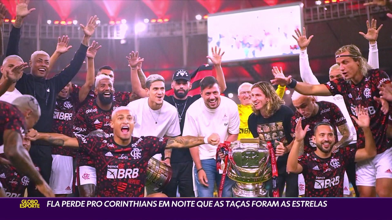 Flamengo perde pro Corinthians em noite que as ta&ccedil;as foram as estrelas