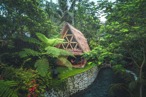 A segunda casa fica em Bali, na Indonésia. Localizada nas montanhas do vulcão Gunung Agung, acomoda quatro hóspedes por R$ 680 a noite. Ela foi a quarta casa mais desejada do Airbnb em 2018.