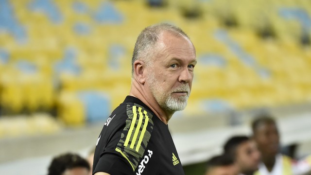 Mano Menezes durante a estreia pelo Internacional