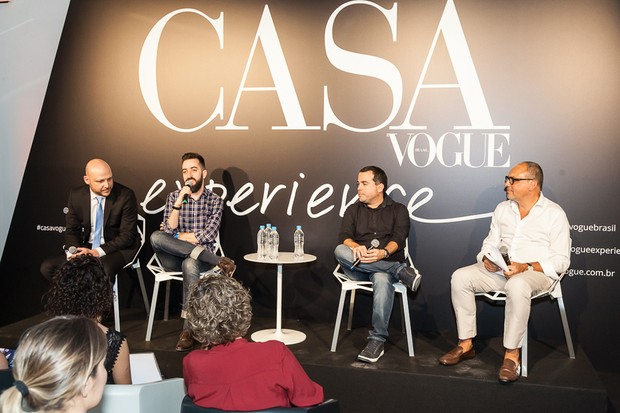 Na segunda palestra do dia, o redator-chefe Guilherme Amorozo recebeu Arthur Casas, Pedro Luiz Mendes e Duda Porto para um debate sobre a casa do futuro (Foto: David Mazzo)