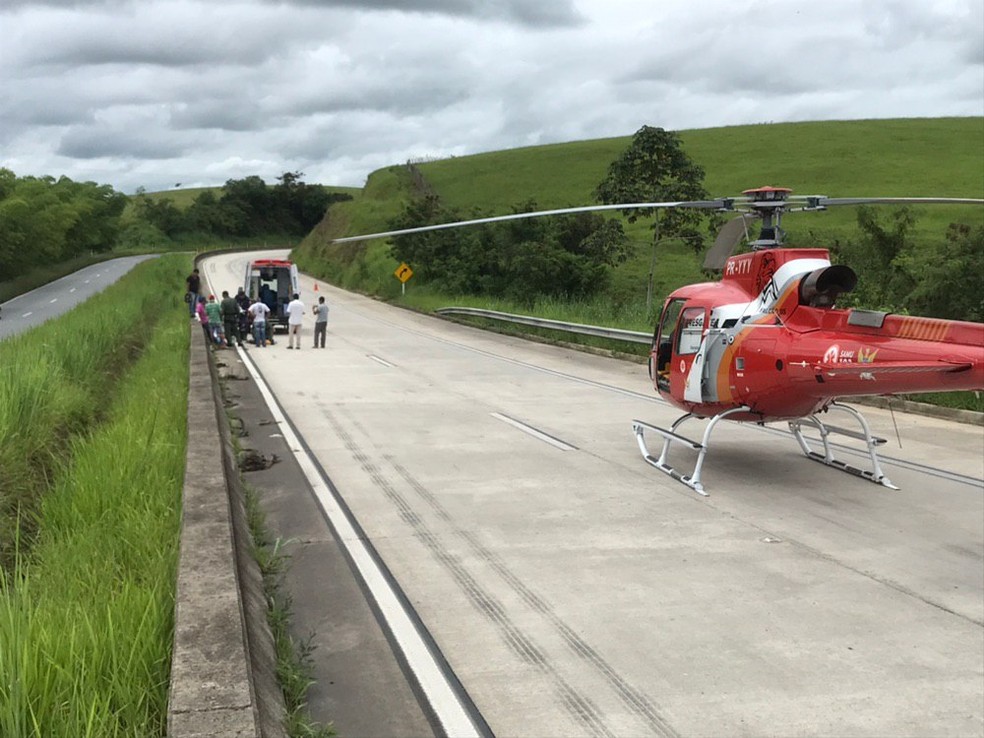 Um dos feridos precisou ser levado de helic&oacute;ptero at&eacute; o HGE, em Macei&oacute; &mdash; Foto: Sesau/Divulga&ccedil;&atilde;o