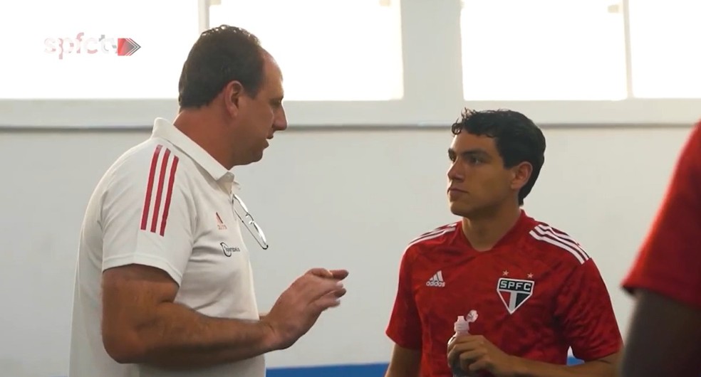 Moreira conta que teve dificuldade em aceitar lesão no joelho sofrida no São Paulo