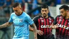 Grêmio e Atlético-PR não alteram placar, e Timão é líder sozinho (Lucas uebel/Divulgação)