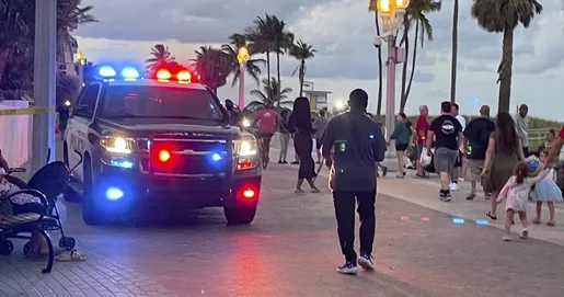 Tiroteio deixa 9 feridos em praia na Flórida, em dia de feriado nacional
