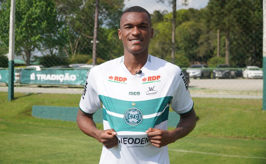 Sem espa&Atilde;&sect;o no Corinthians, Matheus Alexandre v&Atilde;&ordf; Coritiba como "oportunidade  de ouro" | coritiba | ge