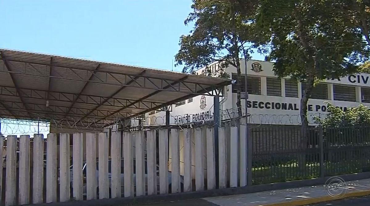 Idoso preso por estuprar neta de 13 anos deu R$ 12 para menina após abuso sexual, diz polícia