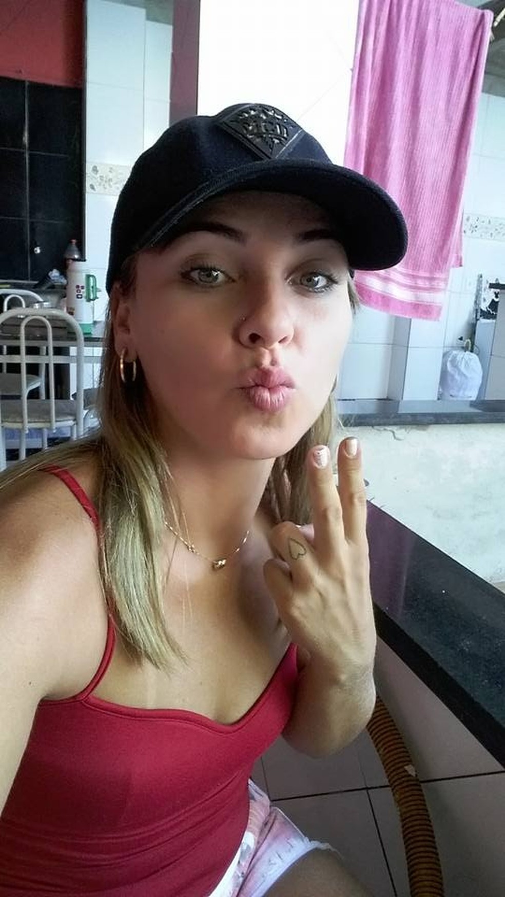 Fabiana Garcia Verão, de 31 anos, foi presa em Várzea Grande — Foto: Facebook/Reprodução