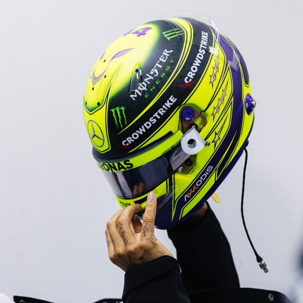 Novo capacete do Lewis Hamilton (Foto: Twitter/Reprodução)