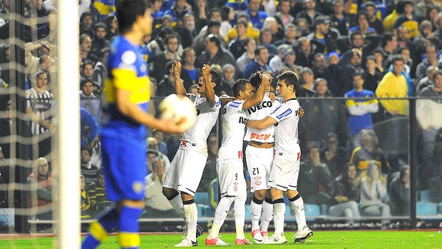 Romarinho comemora gol do Corinthians contra o Boca Juniors (Foto: Marcos Ribolli / Globoesporte.com)