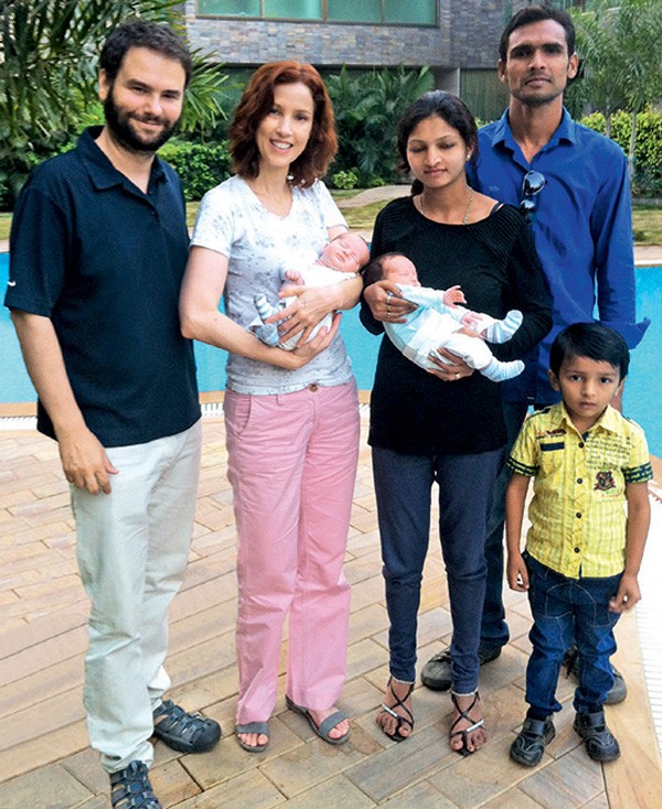 As duas famílias: Sérgio Dávila, Teté, Vanita, o marido dela e o filho do casal (Foto: Reprodução 