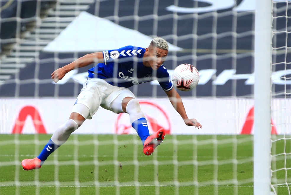Richarlison perde grande chance para o Everton contra o Tottenham — Foto: Getty Images