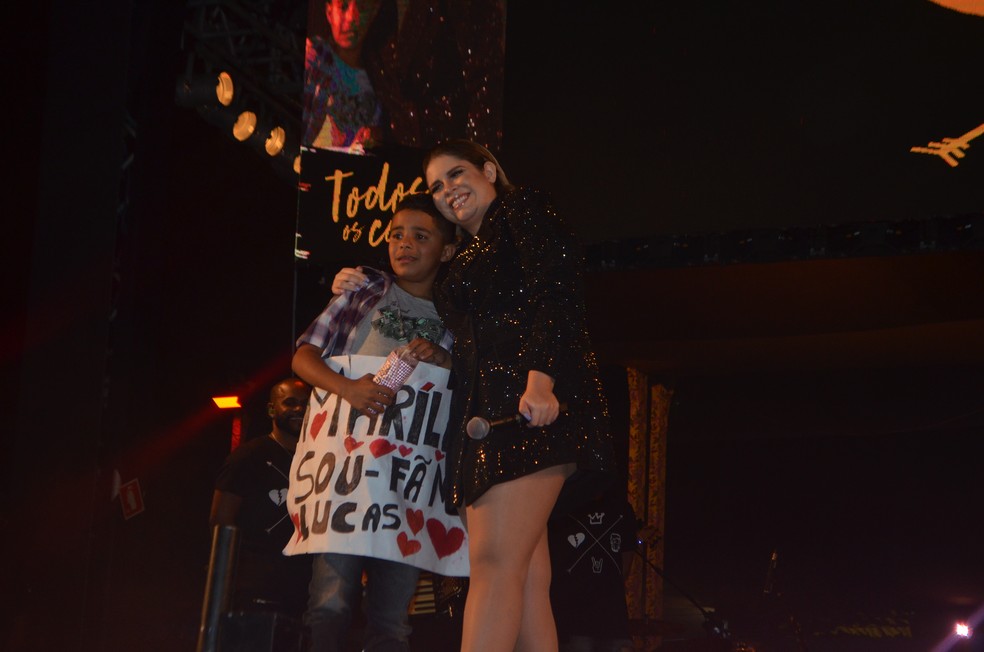 Lucas foi convidado por Marília Mendonça para subir ao palco do Parque do Povo, no São João 2019 de Campina Grande — Foto: Iara Alves/G1
