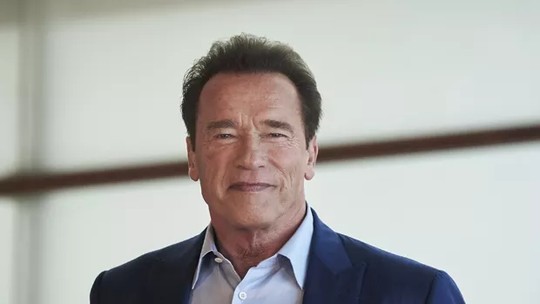 Arnold Schwarzenegger atropela ciclista em Los Angeles