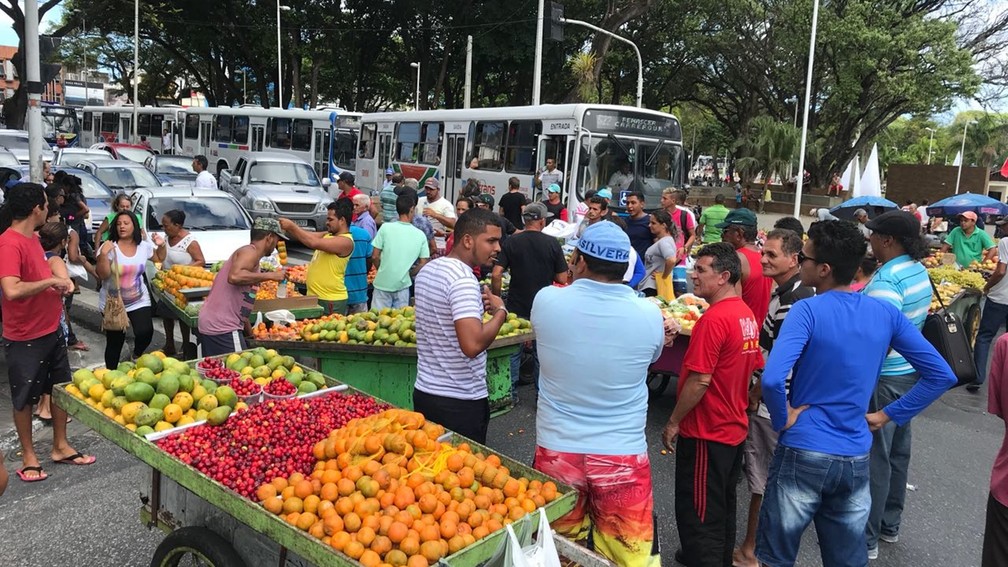 Protesto de ambulantes em João Pessoa para trânsito no Parque da Lagoa |  Paraíba | G1
