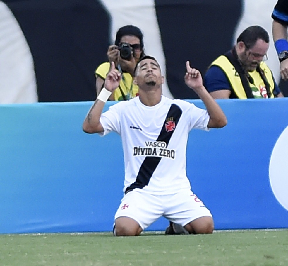 Yago Pikachu comemora um de seus gols na tarde deste domingo (Foto: André Durão/GloboEsporte.com)