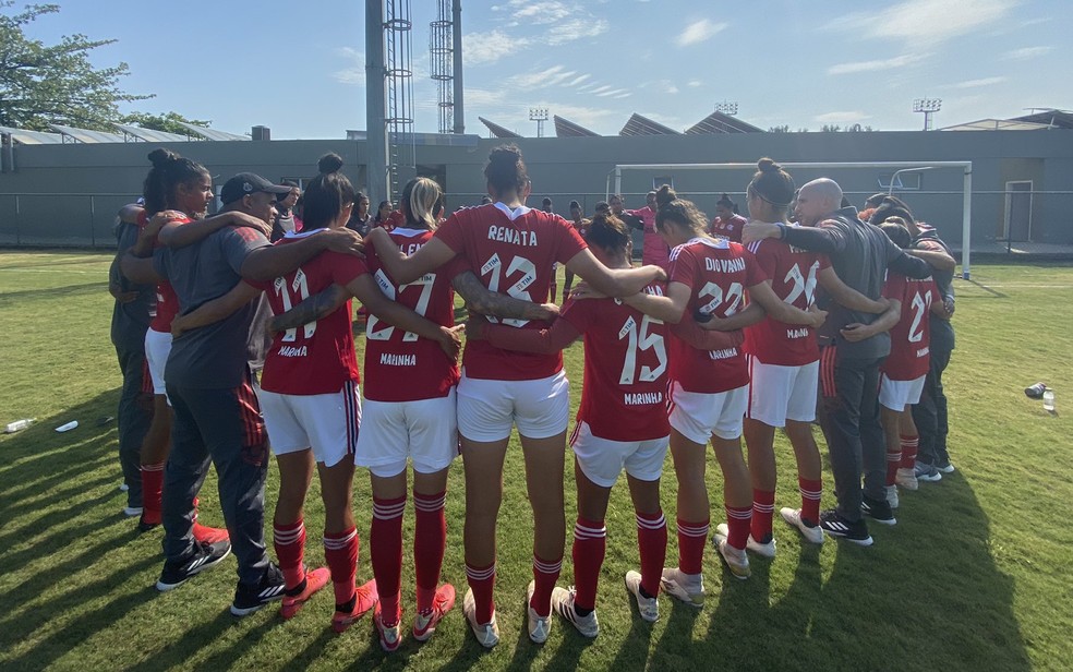 Feminino: Flamengo goleia o Duque de Caxias sem dificuldades e larga com vitória no Carioca