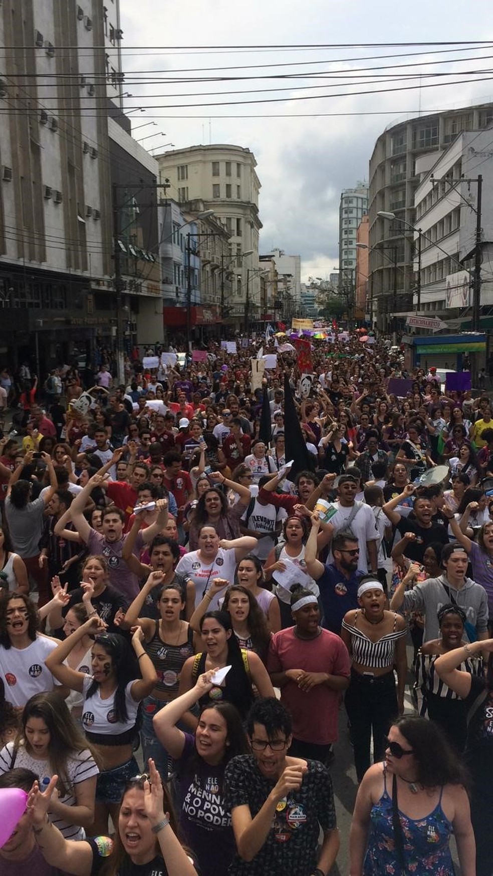 MG - Juiz de Fora: Manifestantes contra Bolsonaro percorreram o Centro neste sÃ¡bado (29) â€” Foto: MÃ´nica Cury/Arquivo Pessoal