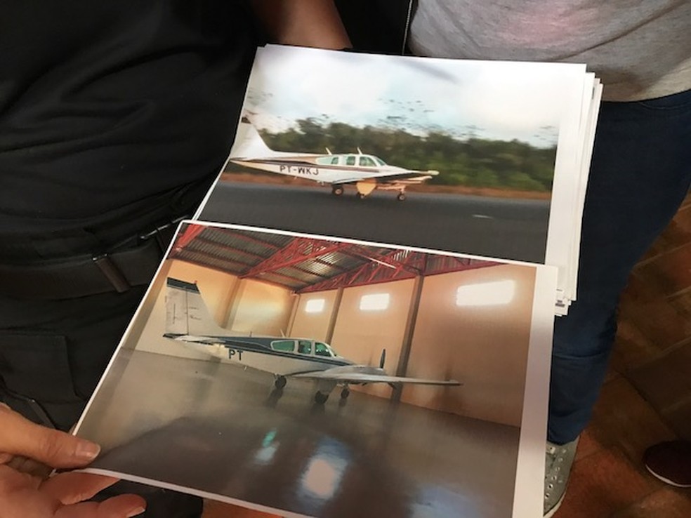 Em cima, avi&atilde;o que caiu na Bol&iacute;via e, embaixo, avi&atilde;o clonado (Foto: Juliene Katayama/G1 MS)