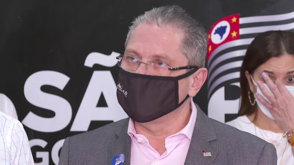 Secretário de saúde disse que escolas poderão ter atividades interrompidas se mapeamento apontar alta incidência de contaminação — Foto: Reprodução/TV Globo