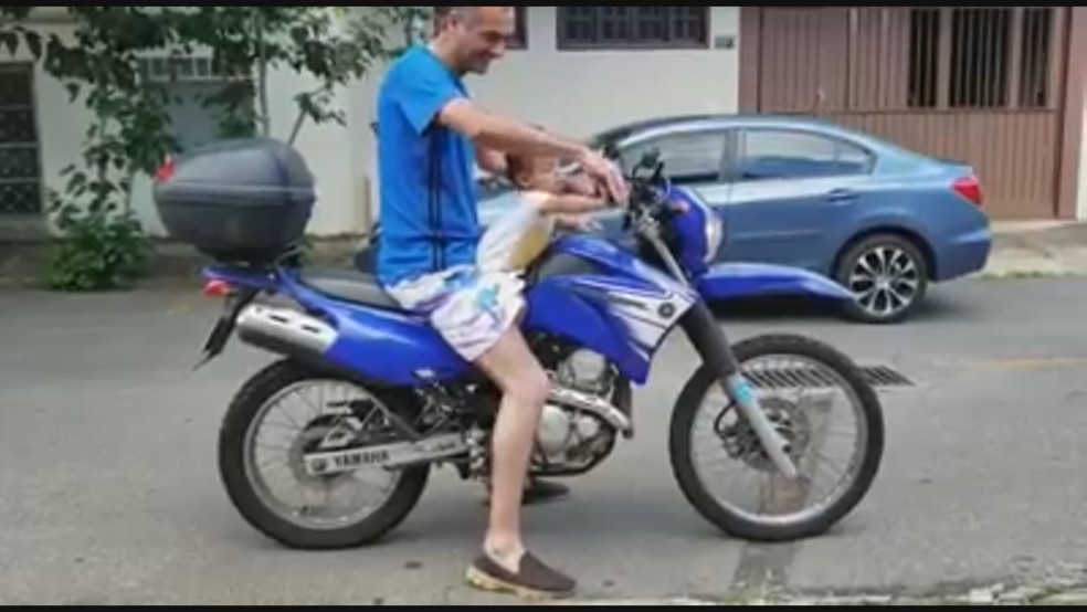 O menino Bernardo e o pai, Paulo Osório, que confessou o assassinato da criança — Foto: Reprodução