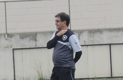 René Simões treino Botafogo (Foto: Marcelo Baltar)