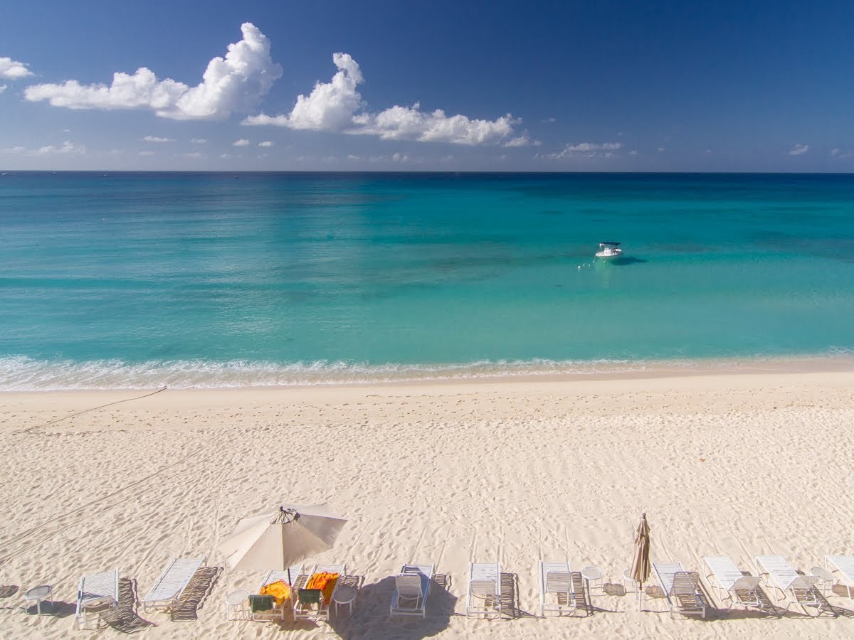 O hotel  Grand Cayman, nas Ilhas Cayman, Caribe (Foto: Divulgação)