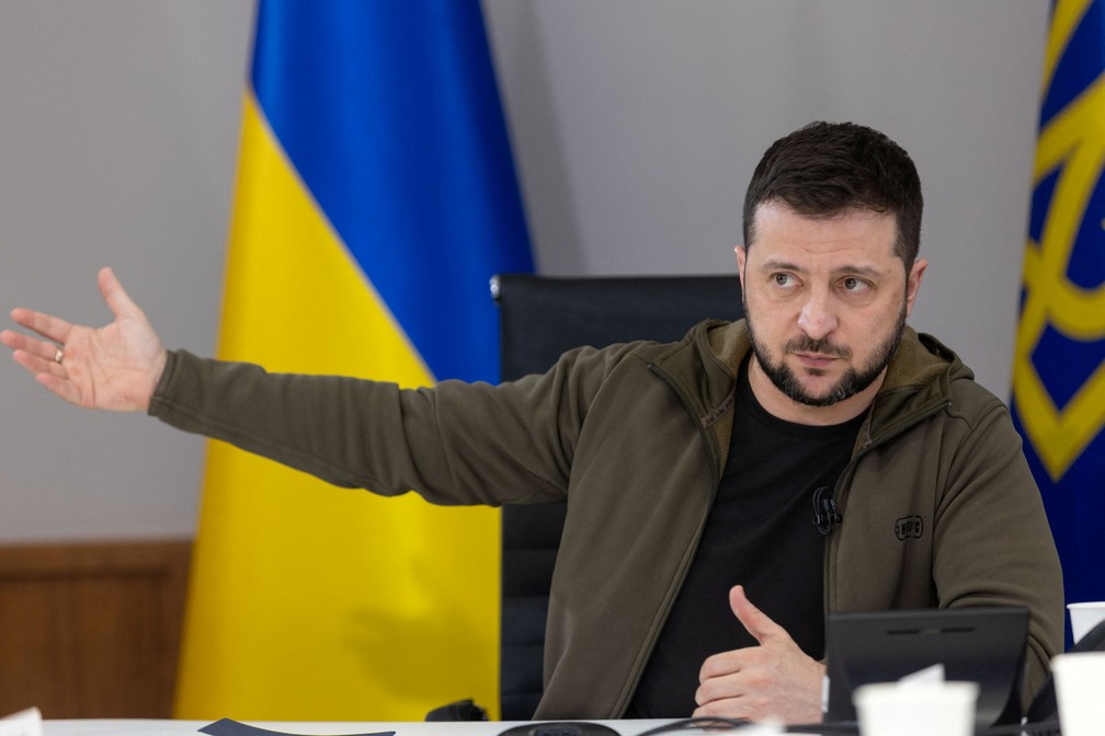 Presidente ucraniano, Volodymyr Zelensky, durante entrevista para a TV ucraniana durante esta ter&ccedil;a-feira (5) &mdash; Foto: Servi&ccedil;o de m&iacute;dia da presid&ecirc;ncia/via REUTERS